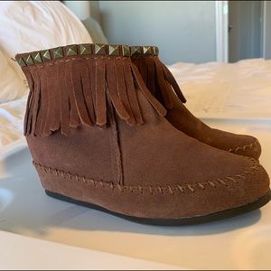 Skechers Leather cognac moccasin booties fringe